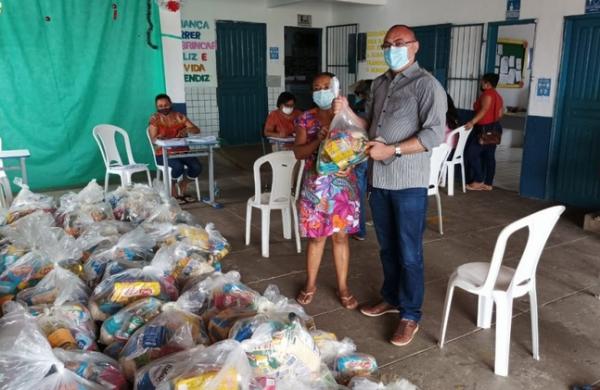 Educação de Floriano inicia entrega de kits de alimentação escolar.(Imagem:Secom)