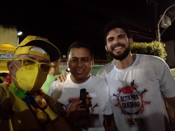 Deputado Francisco Costa curte sábado de carnaval em Floriano.(Imagem:Reprodução/Instagram)