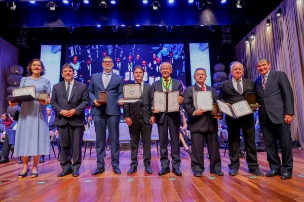 Durante a solenidade, foi entregue a Medalha do Mérito Legislativo a personalidades que contribuíram para o desenvolvimento do Piauí.(Imagem:Gabriel Paulino)