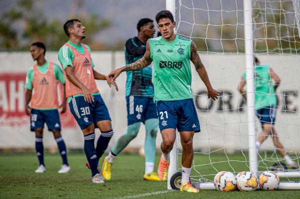 Pedro durante treino do Flamengo. Atacante foi cortado da Seleção.(Imagem:Marcelo Cortes/Flamengo)