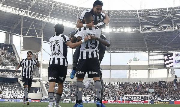 Lance de jogo entre Botafogo e Corinthians pelo Campeonato Brasileiro no Estadio Nilton Santos.(Imagem:Vitor Silva/Botafogo)