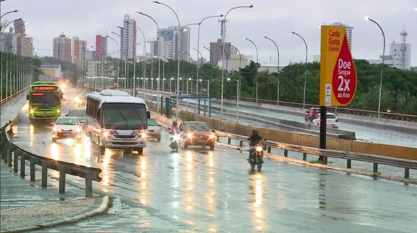 Ponte da Frei Serafim durante chuva em Teresina.(Imagem:Reprodução/TV Clube)