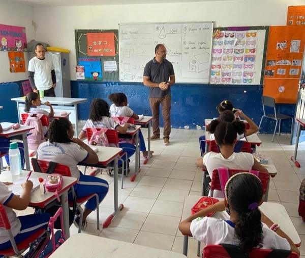 oab Curvina visita 3º BPM e acompanha trabalhos educativos da PM em parceria com escolas de Floriano(Imagem:Reprodução/Instagram)