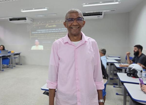 Professor doutor Jos&eacute; da Cruz Bispo de Miranda no CCHL, durante a defesa de seu memorial acad&ecirc;mico.(Imagem:Vitor Gaspar)