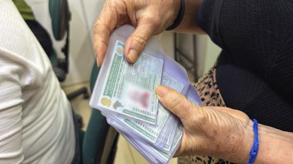 A gráfica responsável pela impressão ampliou o horário de funcionamento e a previsão é de que toda a produção esteja regularizada até o dia 28.(Imagem:Divulgação)