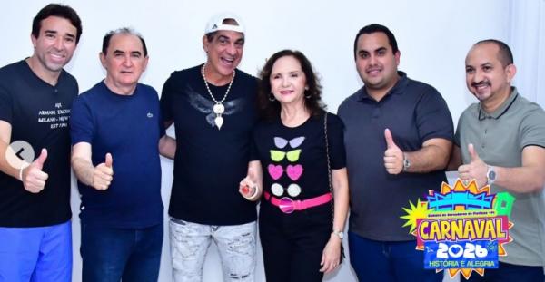 Poder Legislativo marca presença em arrastão com Durval Lelys e reforça apoio ao Carnaval de Floriano(Imagem:Reprodução/Instagram)