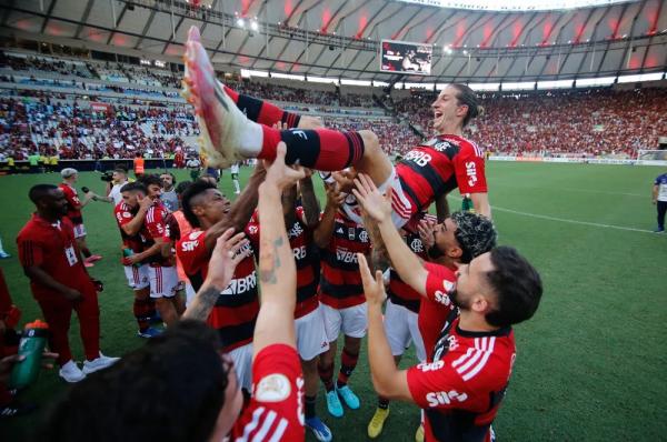Filipe Luis se despede do Flamengo em jogo contra o Cuiabá.(Imagem:GILVAN DE SOUZA/FLAMENGO)