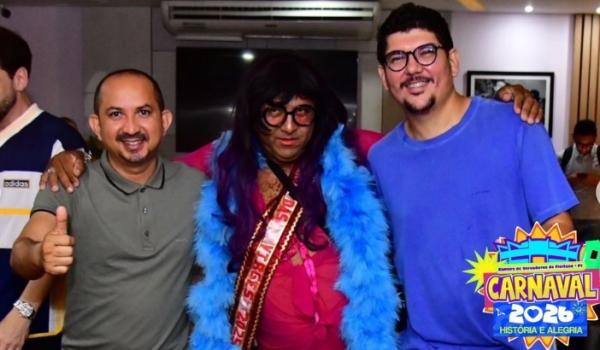 Poder Legislativo marca presença em arrastão com Durval Lelys e reforça apoio ao Carnaval de Floriano(Imagem:Reprodução/Instagram)