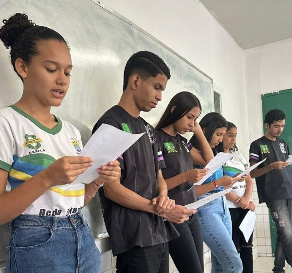 A primeira oficina do projeto Concurso de Redação, que aconteceu na quinta-feira (11), teve como objetivo orientar os 64 estudantes da 3ª série do ensino médio.(Imagem:Divulgação)