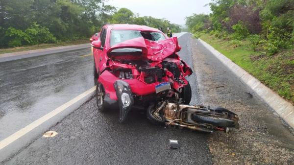 Motociclista morre após colidir contra carro na BR-343, em Amarante.(Imagem:Divulgação /PRF-PI)