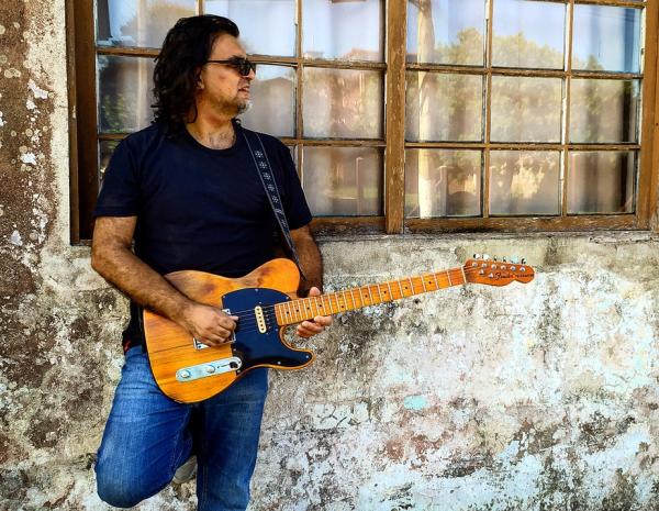 Paulinho Barcellos expõe na guitarra sentimentos do mundo do artista no álbum solo autoral My world(Imagem:Divulgação)