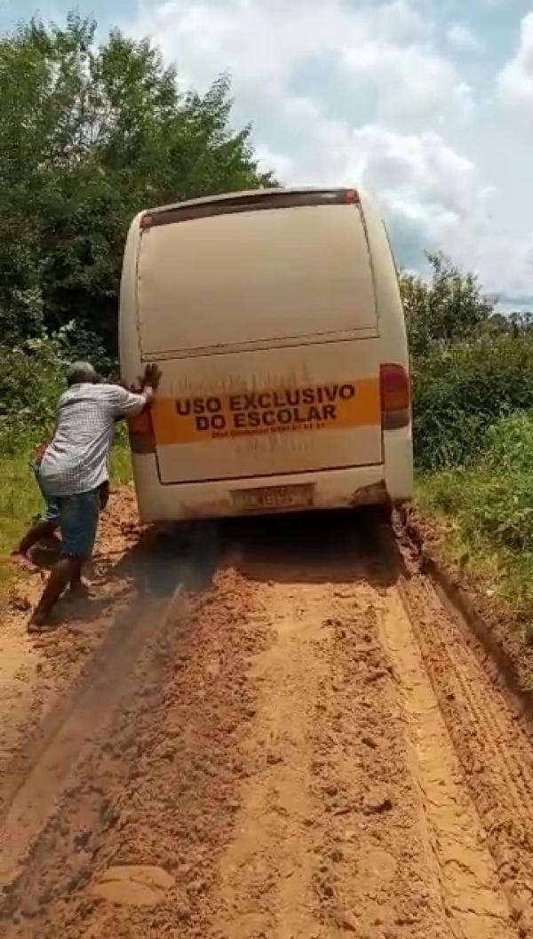 Moradores da zona rural de Nazaré do Piauí denunciam a falta de estradas vicinais na região(Imagem:Reprodução)