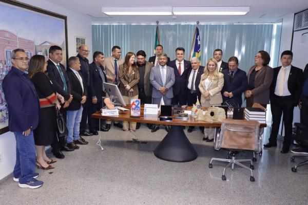 Ciro Nogueira refor&ccedil;a sua pr&eacute;-candidatura a reelei&ccedil;&atilde;o e recebe grupo de prefeitos durante marcha, em Bras&iacute;lia(Imagem:Ascom)