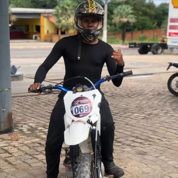 Piloto de motocross Agno Santos, de 21 anos, foi morto a tiros por policial militar em barreira na PI-140.(Imagem:Reprodução/ Redes sociais)