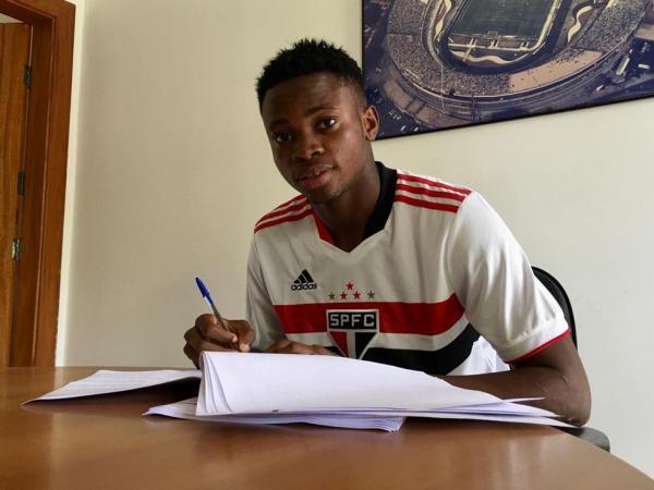 O atacante chegou a ter um contrato registrado no balanço financeiro com o São Paulo no meio do ano passado. O compromisso valia até junho deste ano.  A princípio, Balogun chegaria(Imagem:Reprodução)