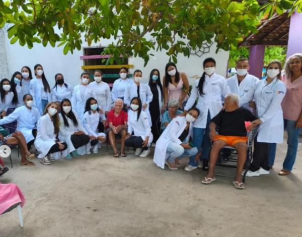 UNIGRAND realiza ação de cuidado e bem-estar na Casa do Idoso Manoel da Guia.(Imagem:Reprodução/Instagram)