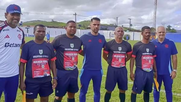 Alfredo Almeida, do Flamengo, em visita ao Tolentino Esportes.(Imagem:Divulga&ccedil;&atilde;o)