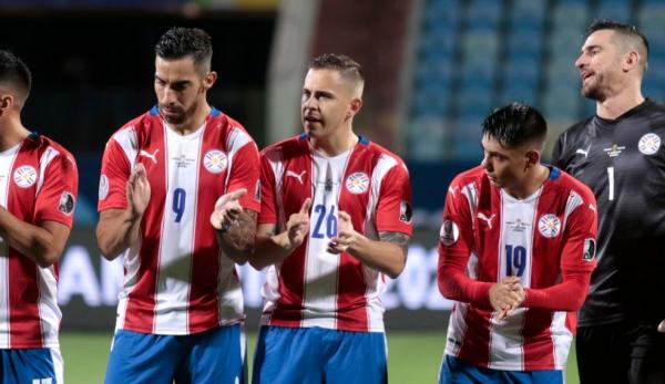 Piris da Motta (camisa 26) durante o jogo do Paraguai contra a Bolívia.(Imagem:Reprodução Twitter seleção paraguaia)