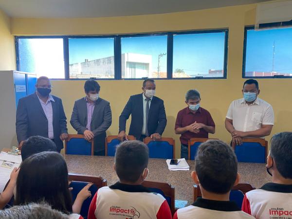 Alunos do Colégio Impacto Kids visita a Câmara Municipal de Floriano(Imagem:Colégio Impacto Kids)