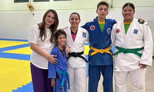 Ao todo, foram entregues 200 placas de tatame, al&eacute;m de diversos equipamentos essenciais para a pr&aacute;tica das modalidades.(Imagem:Ascom Secepi)