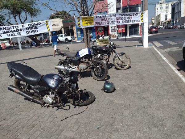 Ação na Praça Dr. Sebastião Martins sensibiliza sobre a importância do trânsito seguro em Floriano.(Imagem:FlorianoNews)