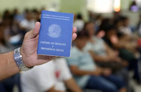 Carteira de trabalho; emprego; agência do trabalhador.(Imagem:José Fernando Ogura/AEN)