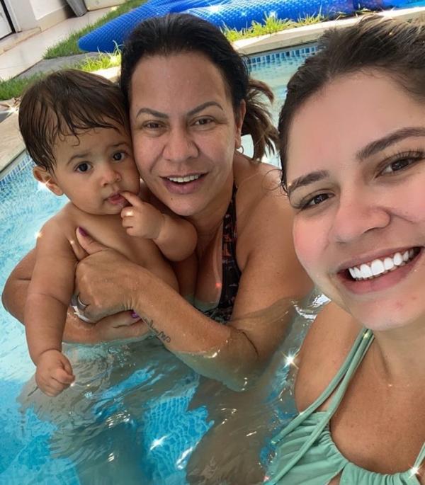 Marília Mendonça com a mãe, Ruth, e o filho, Leo.(Imagem:Reprodução/Instagram)