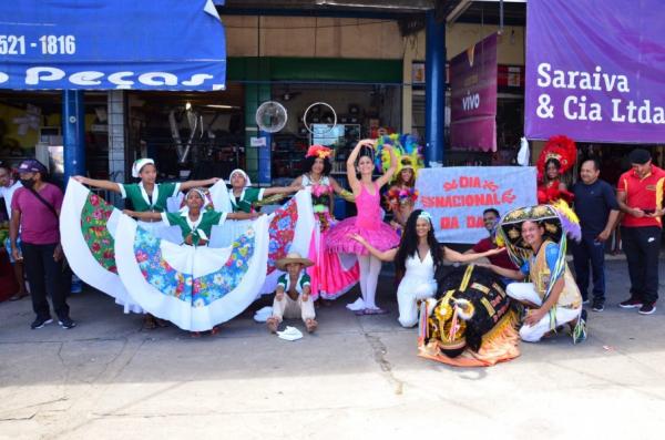 Secretaria de Cultura comemora o dia da Dança com números artísticos no centro de Floriano.(Imagem:Secom)