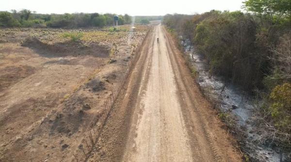 Fogo se aproxima de casas em incêndio na zona rural de Nazária, no Piauí ? Foto:(Imagem:Moacir Neto/ TV Clube)