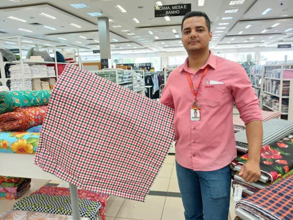 Ramires, chefe do setor de tecidos do Armazém Paraíba.(Imagem:FlorianoNews)