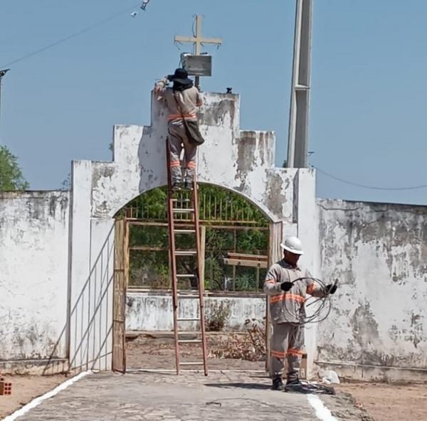 Prefeitura de Floriano realiza manutenção nos cemitérios para o Dia de Finados.(Imagem:Secom)