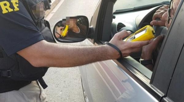 Durante o feriado, foram registradas 134 autuações por alcoolemia, o que representa um aumento de 100% em relação ao mesmo período do ano passado.(Imagem:Divulgação/PRF)