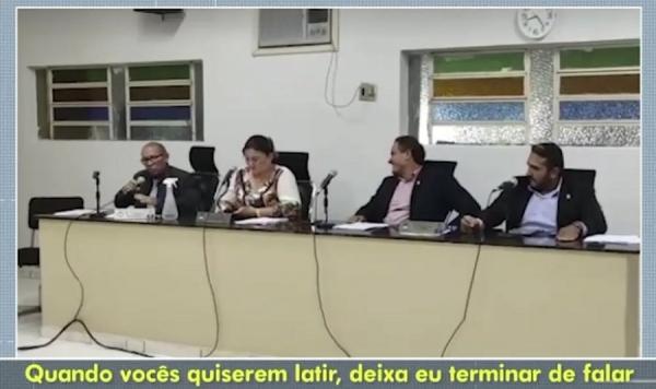 Vereador gera polêmica ao mandar professoras pararem de 