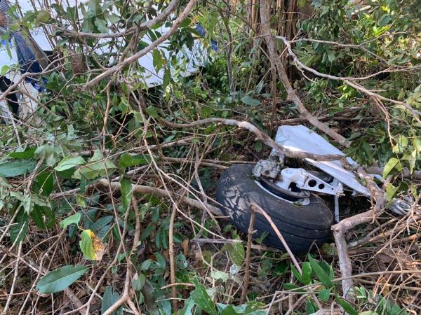 Destroços de avião que caiu na zona rural de Teresina.(Imagem:Marcos Prado/TV Clube)