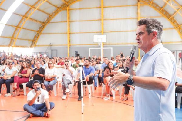 Ciro Nogueira inaugura quadra escolar e anuncia novos investimentos durante agenda pelo Piau&iacute;.(Imagem:Ascom)