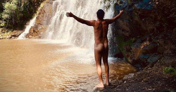 José Loreto posa pelado em cachoeira(Imagem:Reprodução)