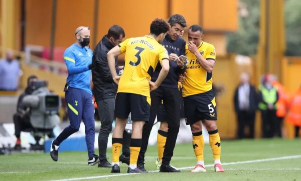  bruno lage, fernando marçal, Wolverhampton.(Imagem: WWFC/Wolves via Getty Images )