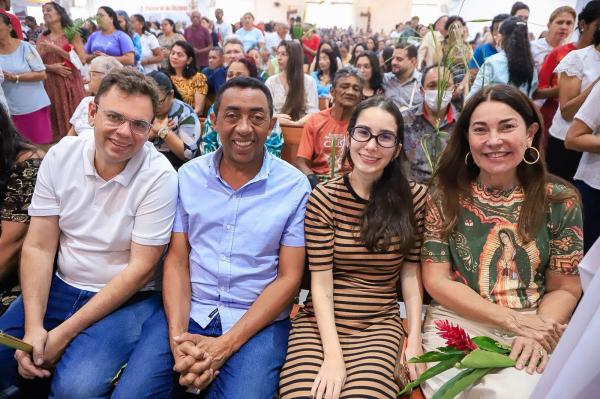 Joel Rodrigues e Margarete Coelho participam do Domingo de Ramos no bairro Dirceu(Imagem:Ascom)