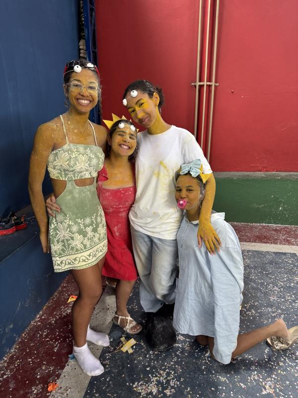 Matin&ecirc; Neon leva cor, brilho e muita alegria &agrave; Escola Pequeno Pr&iacute;ncipe em Floriano(Imagem:Divulga&ccedil;&atilde;o)