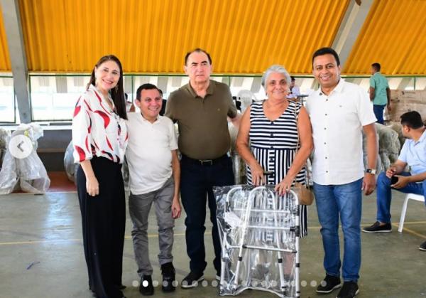Prefeito Antônio Reis participa da entrega de 192 dispositivos do programa