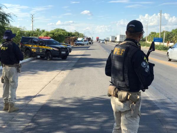 Polícia Rodoviária Federal durante fiscalização.(Imagem:Polícia Rodoviária Federal/Divulgação)