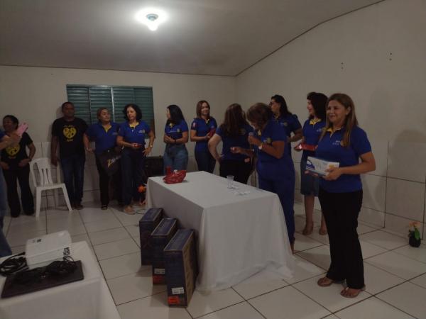 Rotary Club de Floriano Médio Parnaíba promove ação de solidariedade na APAE com entrega de brindes e dafé da manhã.(Imagem:FlorianoNews)