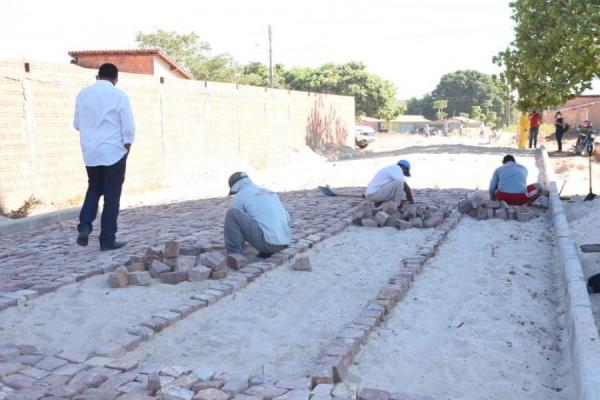 Começam as obras de calçamento no bairro Planalto Sambaíba em Floriano(Imagem:Reprodução)