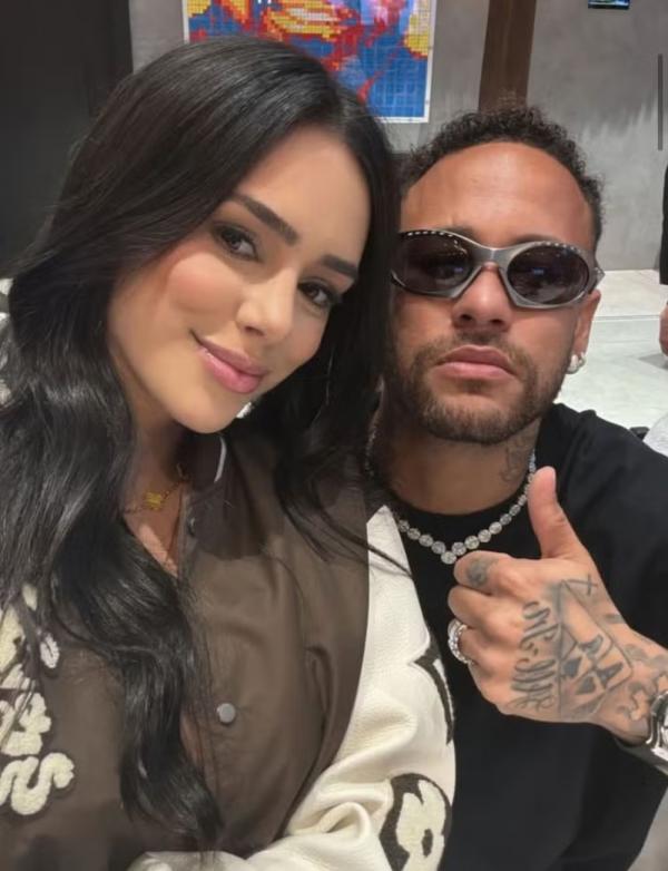 Neymar com Bruna Biancardi no aniversário da avó.(Imagem:Instagram)