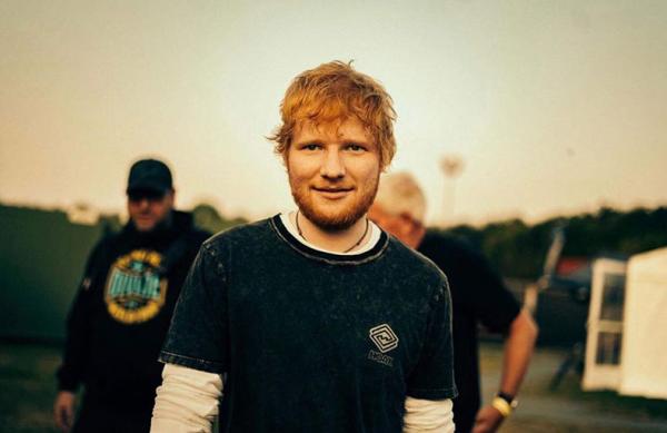 Ed Sheeran diz que esposa o ajudou a superar vício em fast food e álcool(Imagem:Reprodução)