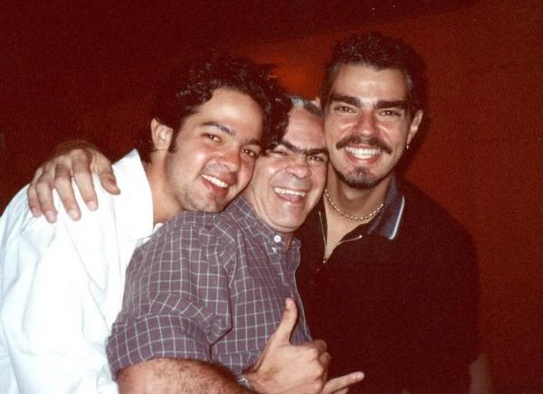 Nizo Neto com os irmãos Lug de Paula e Bruno Mazzeo.(Imagem:Globo-Arquivo)