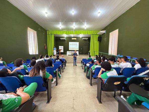 Os estudantes aprenderam sobre o papel da Ouvidoria, os diferentes tipos de manifestações e os canais disponíveis para registrar suas demandas.(Imagem:Divulgação)