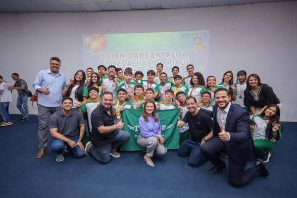 Estudantes da rede pública estadual são destaque na premiação da Olimpíada Brasileira de Ciências(Imagem:Ascom Seduc)