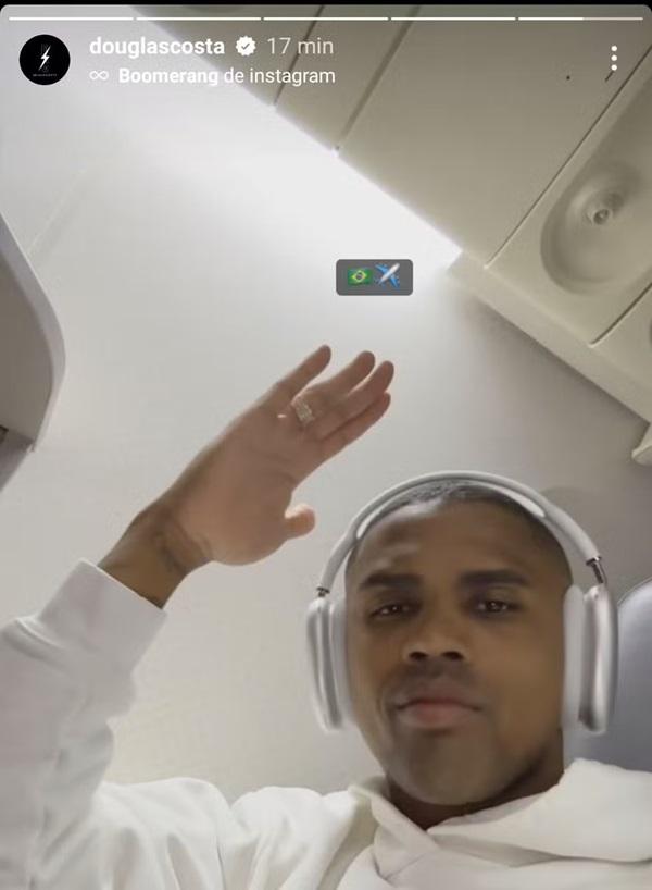 Douglas Costa a caminho do Brasil(Imagem:Reprodução)