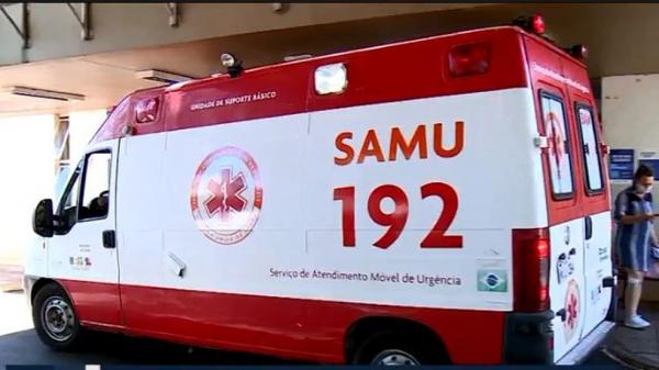 Ambulância do Samu socorreu a vítima.(Imagem:NSC TV/Reprodução)